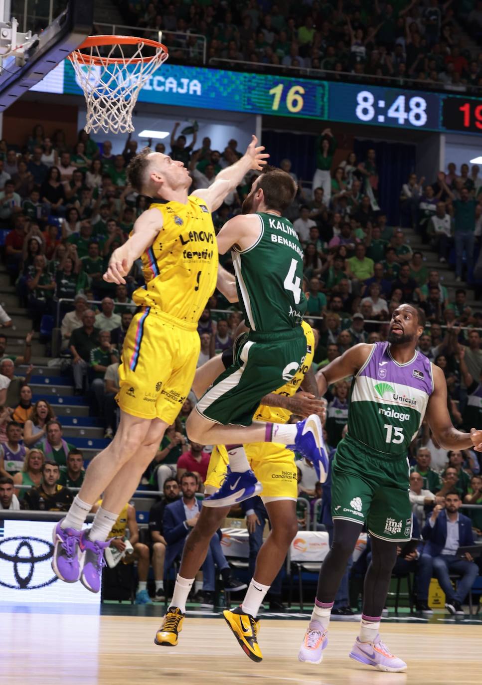 El segundo partido de play-off entre Unicaja y Tenerife, en fotos