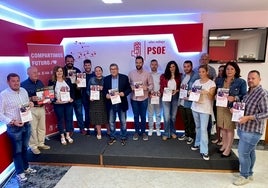 El regidor socialista de Vélez-Málaga, en la última jornada de la campaña electoral.