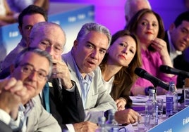 Francisco Salado, Francisco de la Torre, Elías Bendodo, Patricia Navarro y Margarita del Cid, esta mañana.