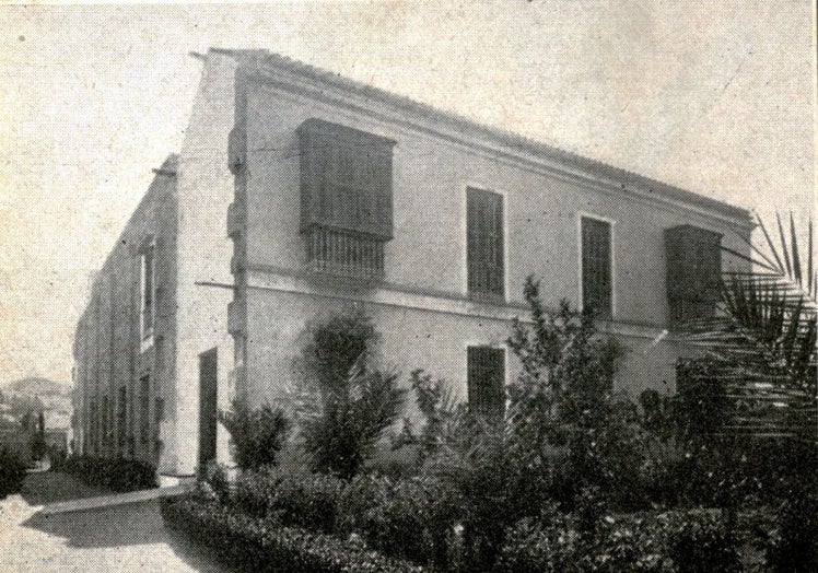 Imagen principal - Edificio original, en 1882. Primeros alumnos del colegio. Internado, en la década de los años sesenta.