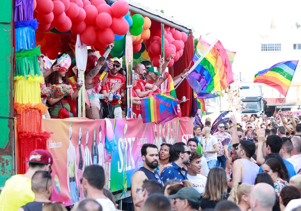 El desfile del Pride Torremolinos 2023, en imágenes