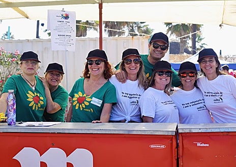 Imagen secundaria 1 - Más de un millar de personas salen a la calle por Cudeca