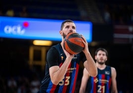 Nikla Mirotic, en un tiro libre el viernes.