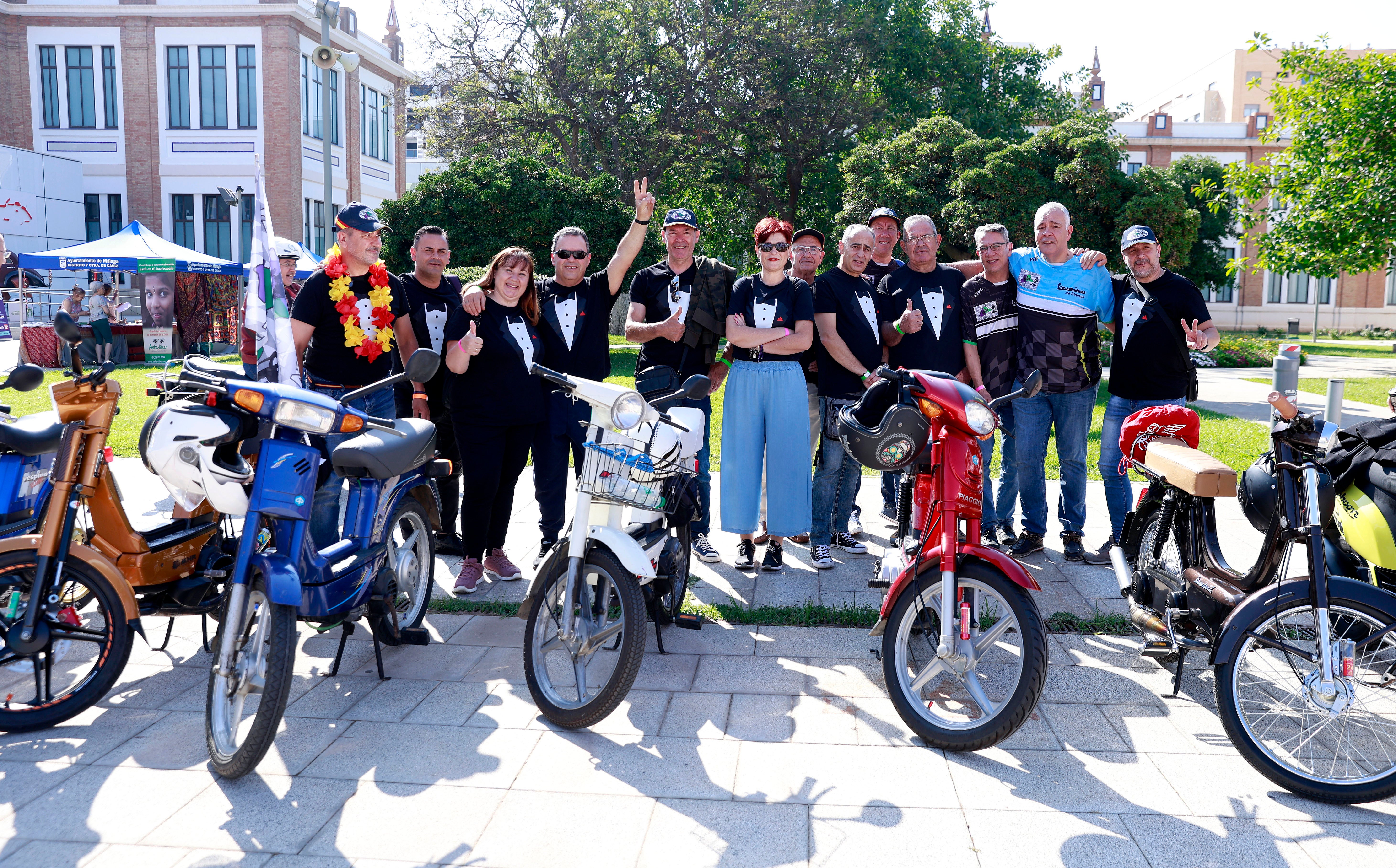 VII Caravana Solidaria en Málaga con vehículos clásicos