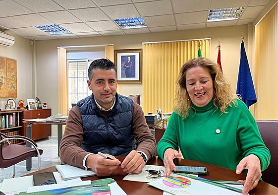 El alcalde de Arenas en funciones, Manuel Ríos, y la primera teniente de Alcalde en funciones, Ángela Pérez.