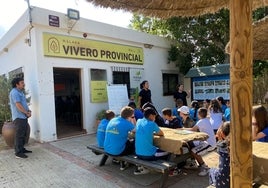 Los escolares, en una de las actividades que han tenido lugar en el vivero provincial.