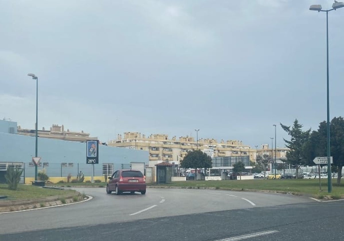 Vista de la rotonda «conflictiva» en la Avenida María Zambrano.