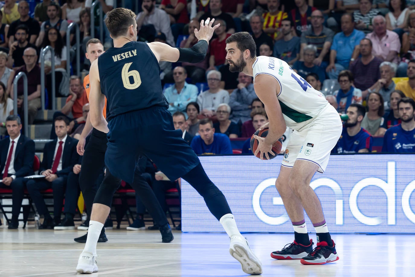 El primer encuentro de semifinales entre Barça y Unicaja, en imágenes