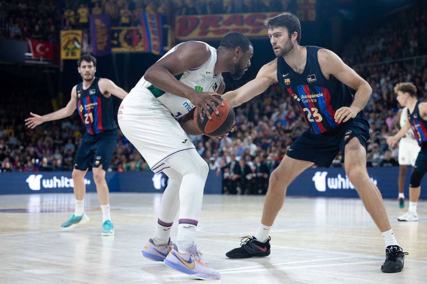 El primer encuentro de semifinales entre Barça y Unicaja, en imágenes