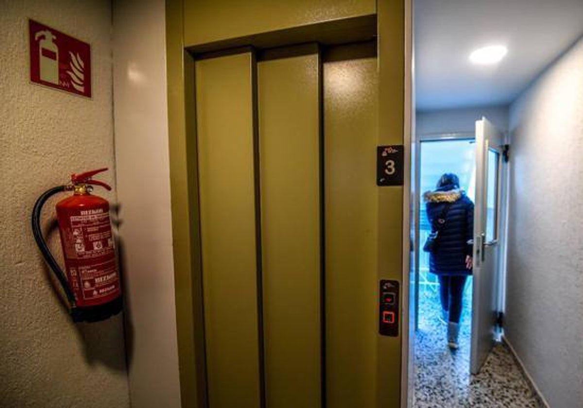 El Supremo condena a una comunidad por instalar un ascensor que tapaba la ventana del dormitorio de una vecina