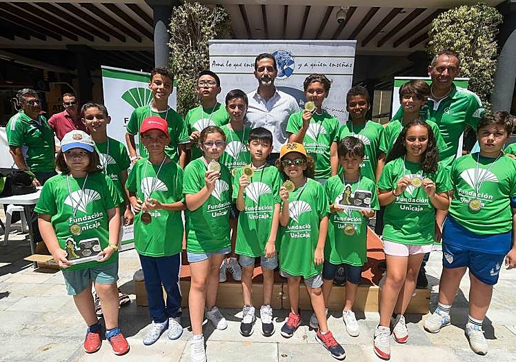 Imagen principal - La IV Liga Escolar de Ajedrez Fundación Unicaja celebra su gran final con la participación de 240 alumnos