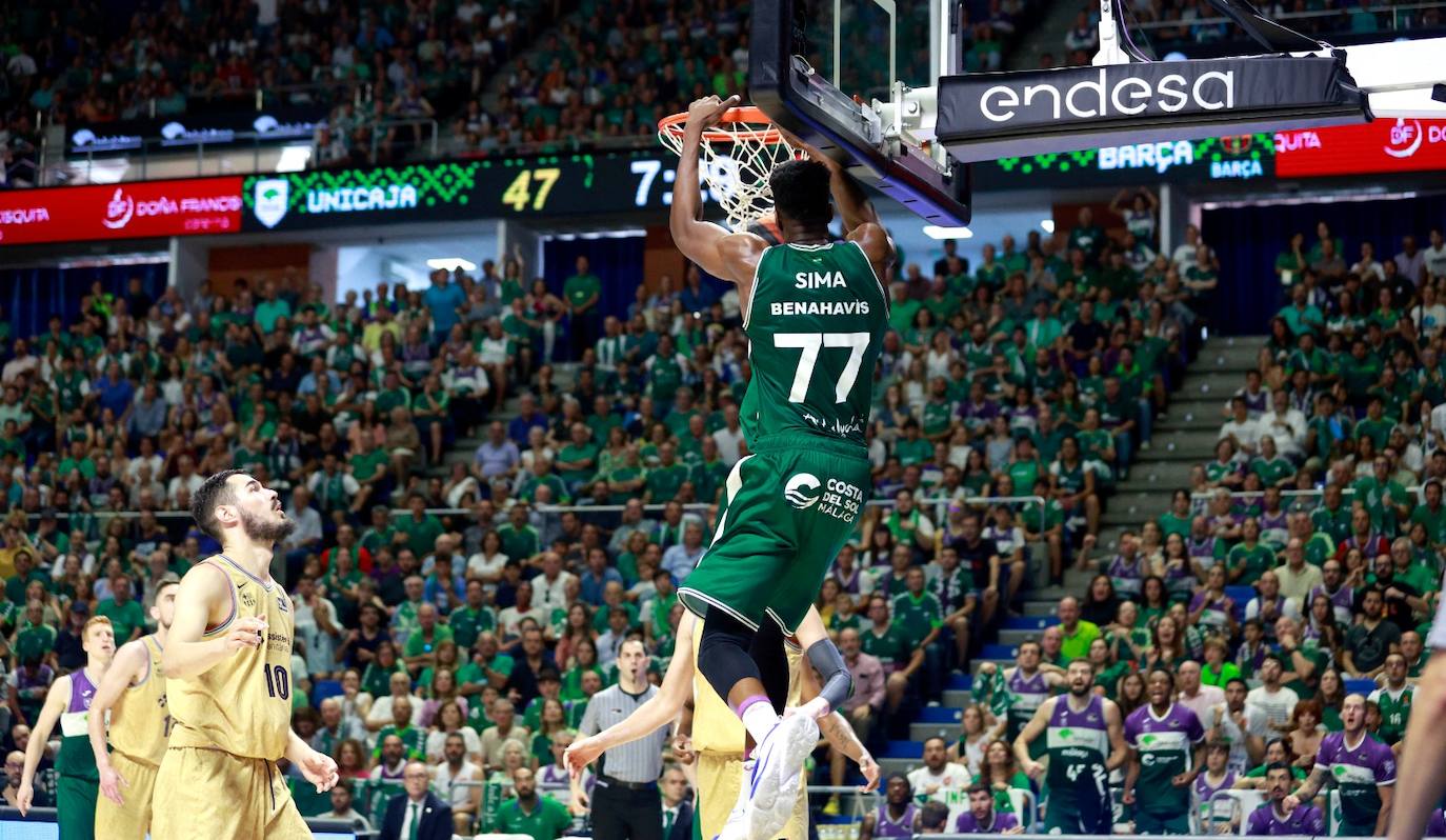 El tercer partido de la serie Unicaja-Barça, en imágenes