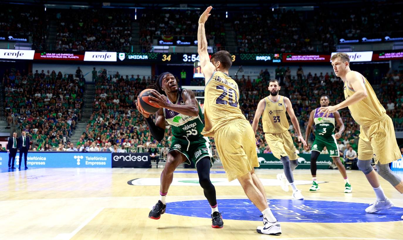 El tercer partido de la serie Unicaja-Barça, en imágenes