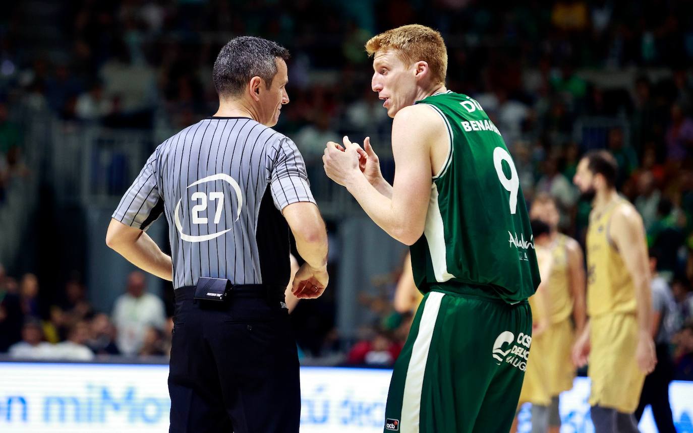 El tercer partido de la serie Unicaja-Barça, en imágenes