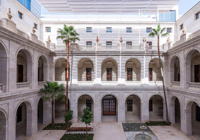 Interior del palacio de la Aduana.