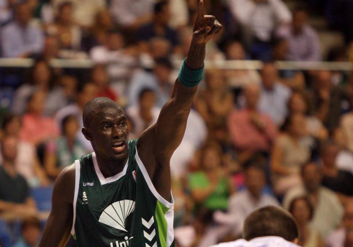 Ndong, durante un partido con el Unicaja.