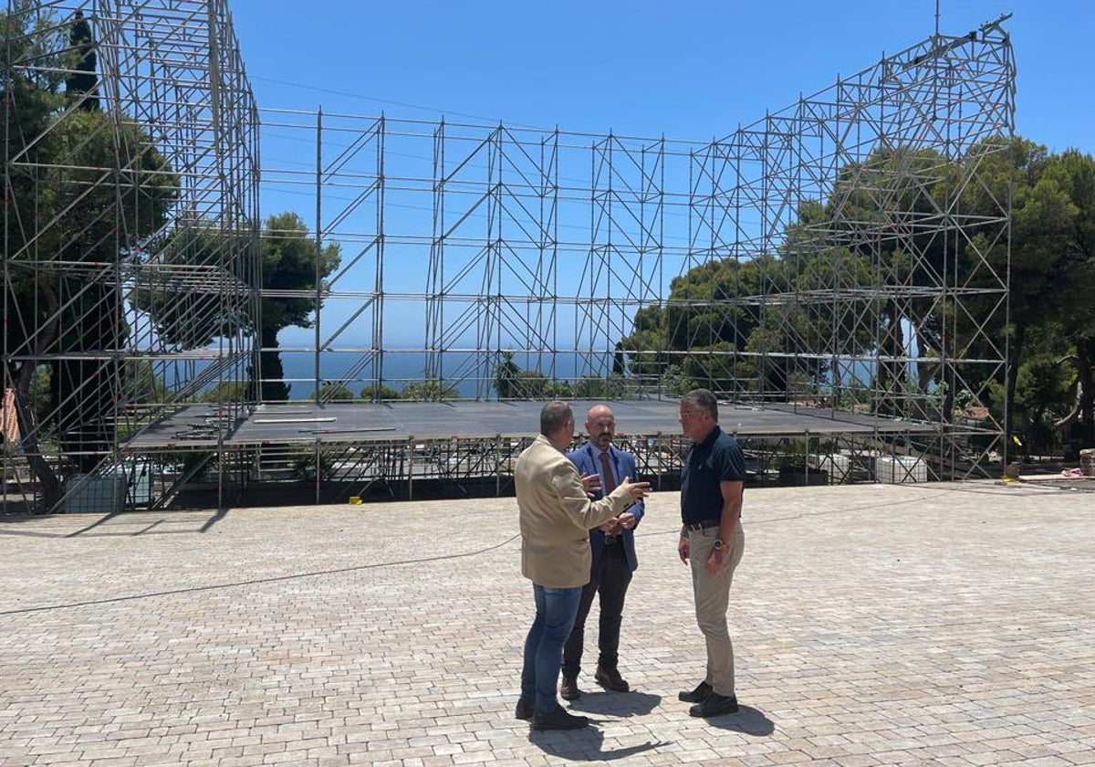 Chema Domínguez, Javier Salas y José Alberto Armijo, en una visita a la zona del auditorio.