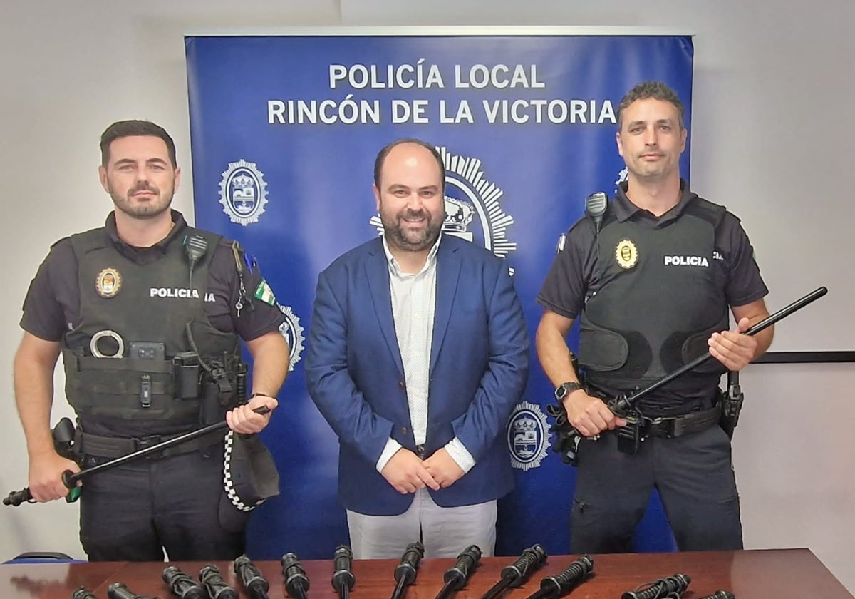 Acto de presentación de los nuevos equipamientos de la Policía Local rinconera.