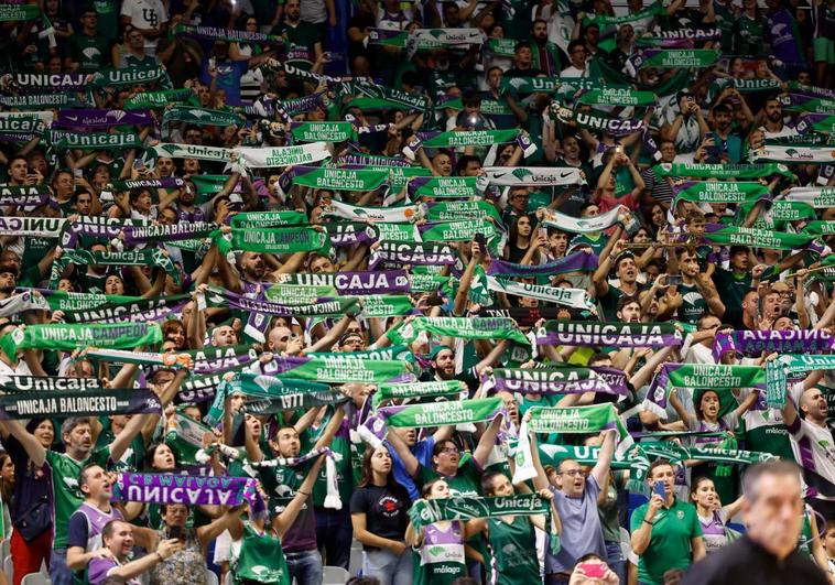 Los aficionados del Unicaja al final del encuentro contra el Barcelona.