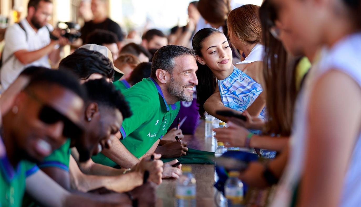 El Unicaja se despide de sus aficionados en Le Grand Café