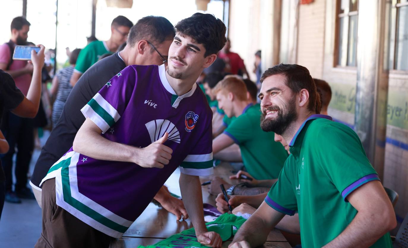 El Unicaja se despide de sus aficionados en Le Grand Café