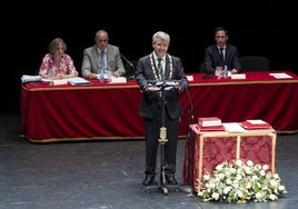 José María García Urbano en el discurso como alcalde despues de haber visto a su hijo jurar como concejal.