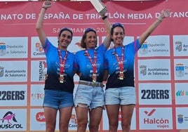 El podio de la prueba femenina por equipos con las chicas ganadoras del Peñota Dental Alusigma (Patricia Bueno es la de la derecha).