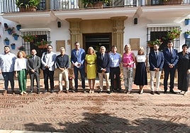 Foto de familia del nuevo equipo de gobierno de Marbella.