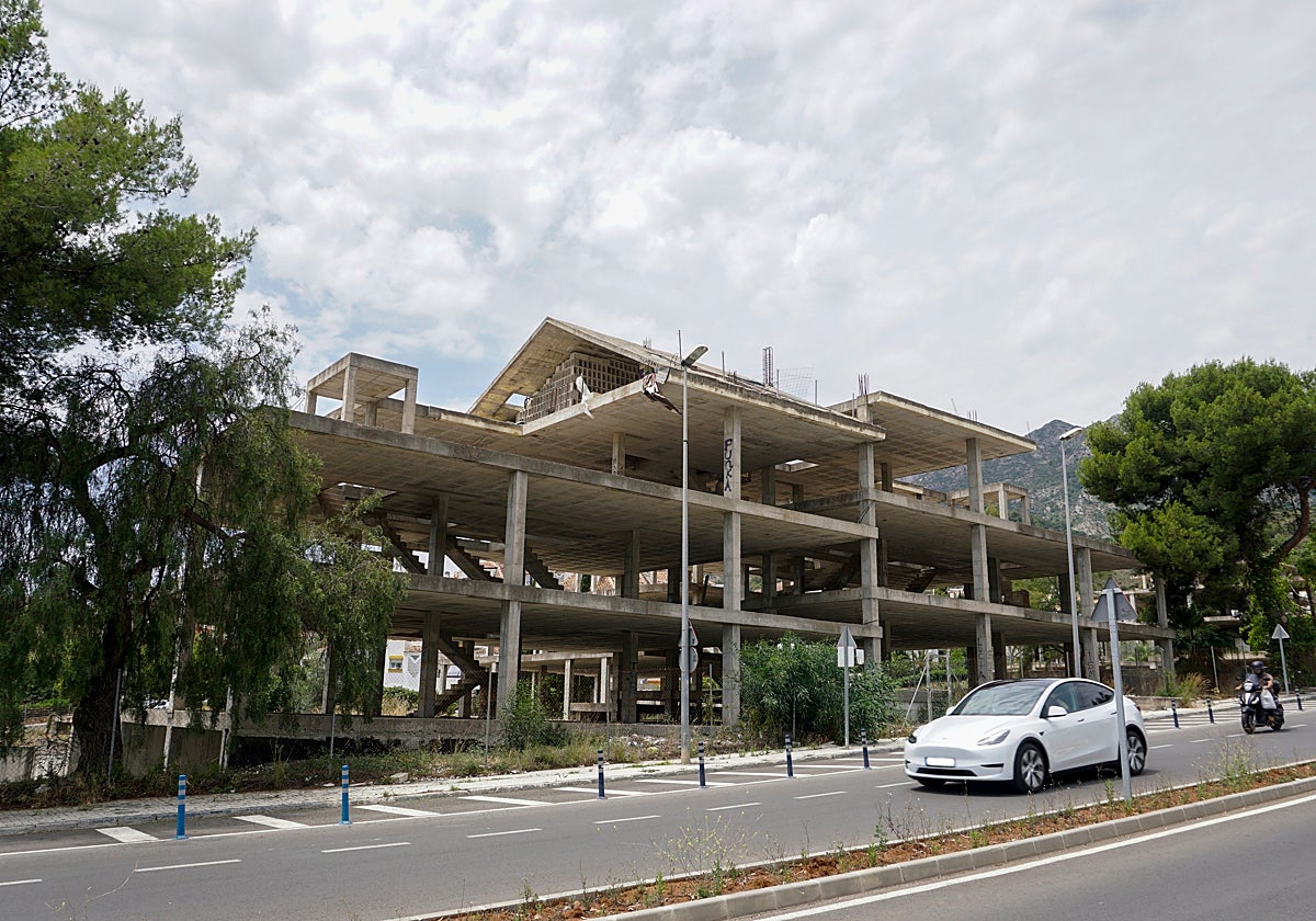 El desbloqueo del suelo en Xarblanca permitirá finalizar la construcción de 138 viviendas paralizadas desde hace más de una década.