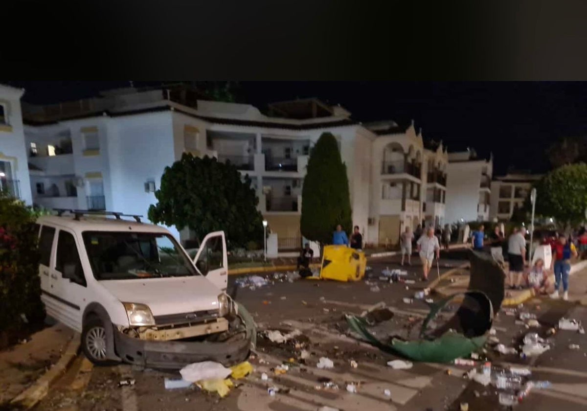 Duplica la tasa de alcohol tras colisionar su furgoneta contra unos contenedores en Mijas