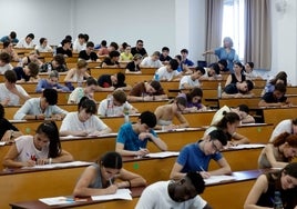 Estudiantes en el examen de selectividad de la semana pasada.