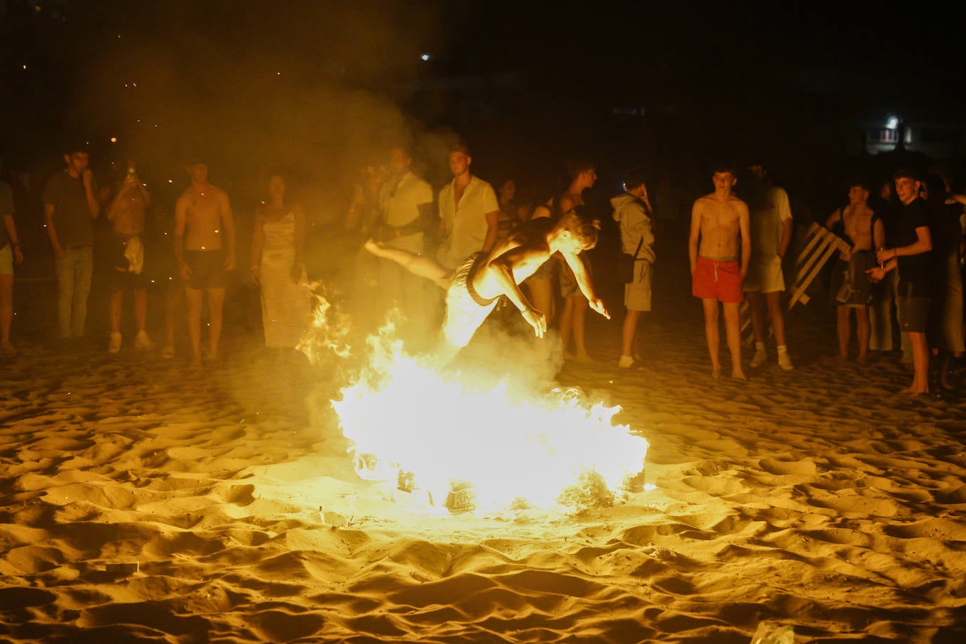 Celebración de San Juan en las playas de Marbella.