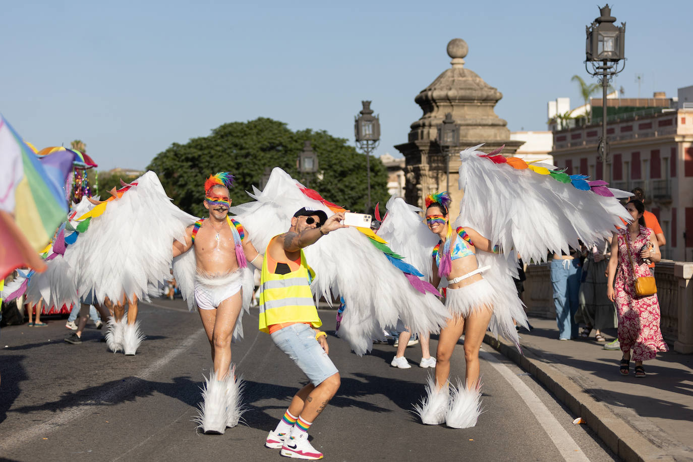 La celebración del día grande del Orgullo de Sevilla, en imágenes