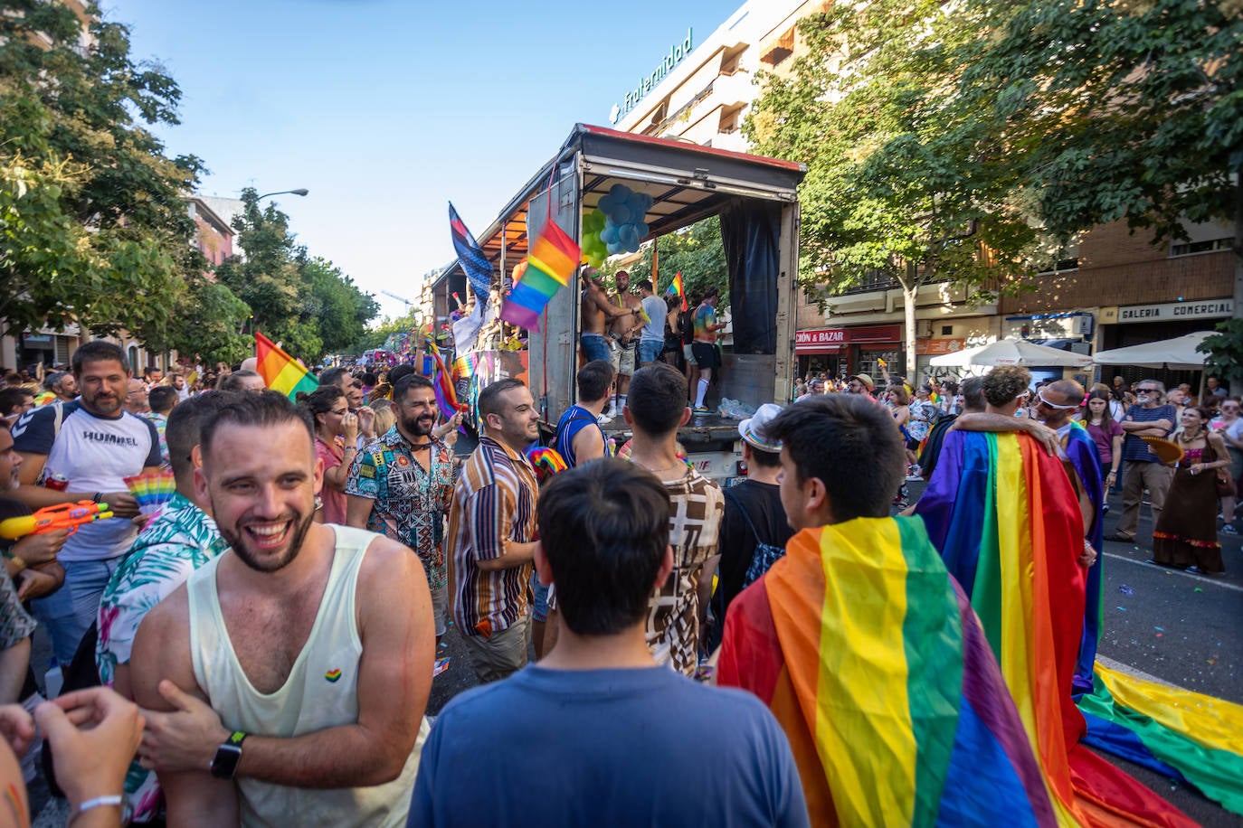 La celebración del día grande del Orgullo de Sevilla, en imágenes