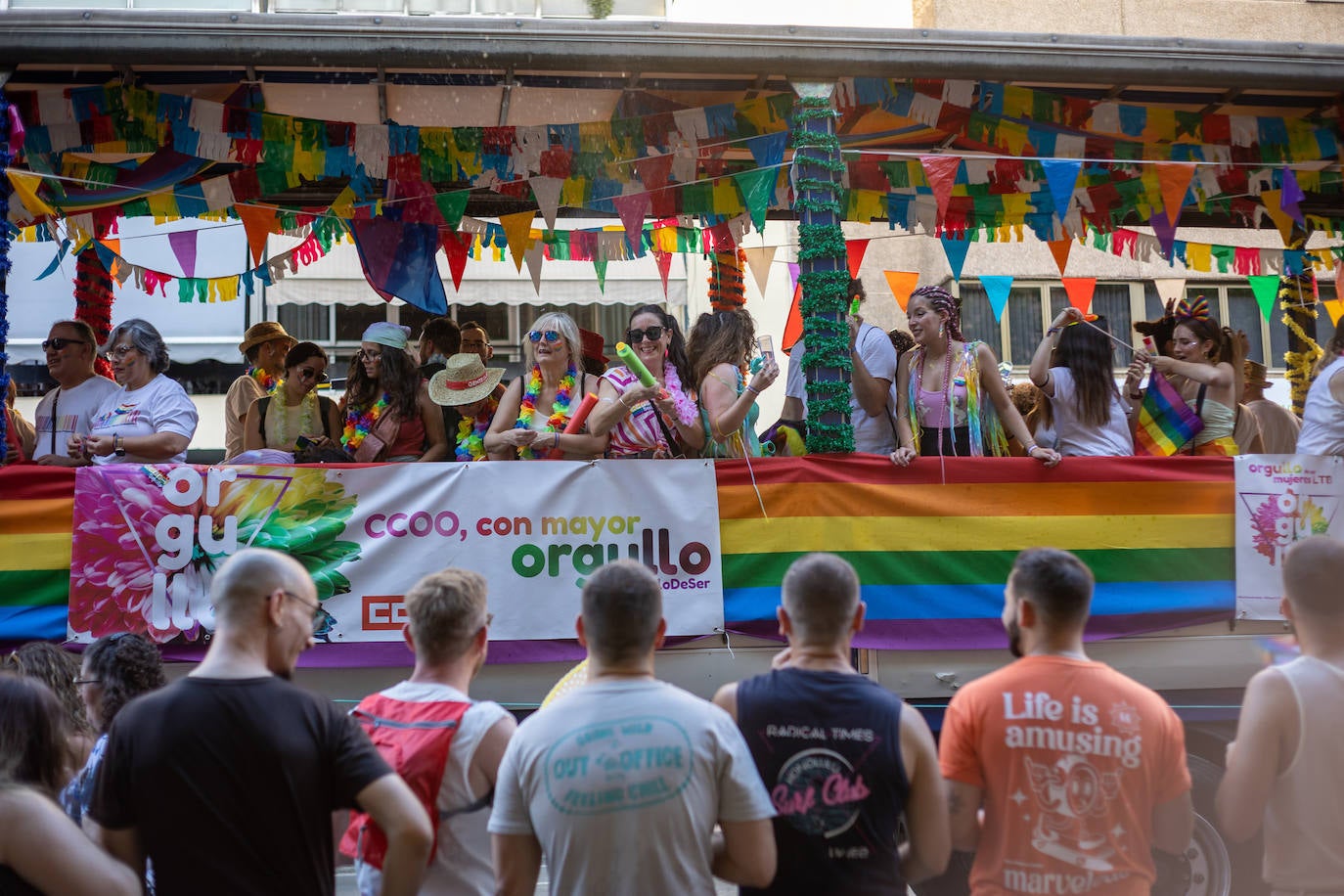 La celebración del día grande del Orgullo de Sevilla, en imágenes