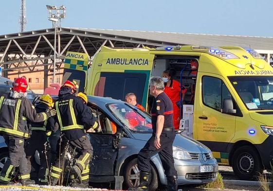 Los servicios de emergencias sanitarias, durante su intervención.