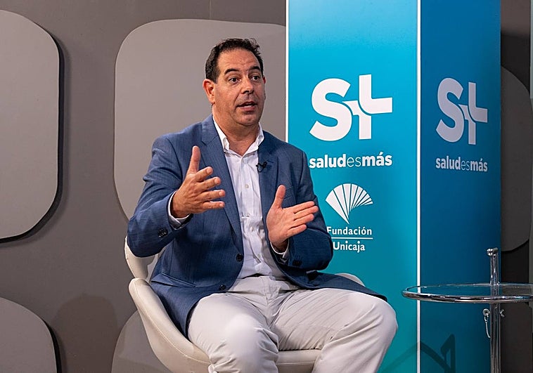 Elías Reyes afirma que lo ideal sería que la decisión de ingresar en una residencia la tomaran el paciente y sus familiares.