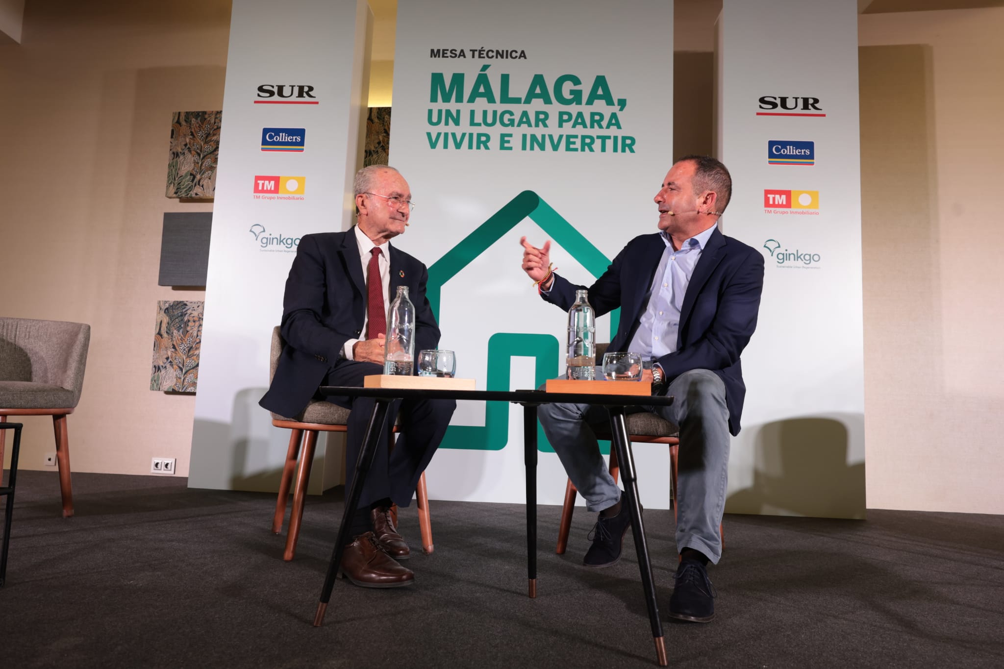 Un momento de la parte inicial del foro con Francisco de la Torre y Manuel Castillo.