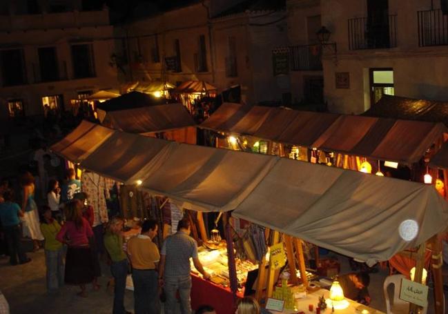 Mercado artesanal en el Embrujo Andalusí de Carratraca.