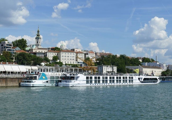 Un paseo en barco por el Sava y el Danubio es otra de las alternativas de ocio.