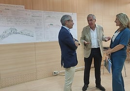 Díaz, Morente y Martínez, en la oficina.