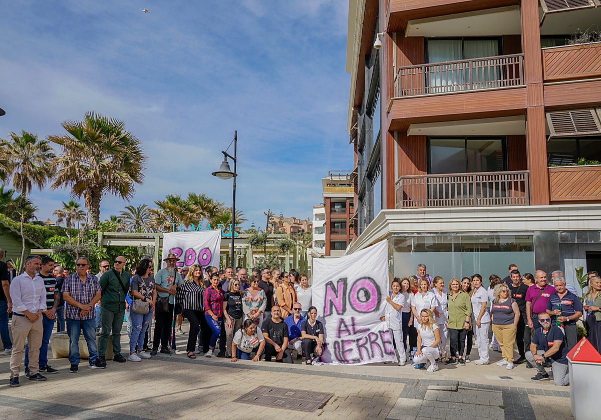 Trabajadores del hotel, el pasado 4 de mayo durante la manifestación contra el cierre.