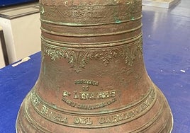 Detalle de la campana perdida del balneario de los Baños del Carmen.