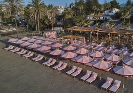 Club de playa diseñado por Fendi en Marbella.