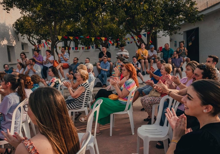 Aplausos durante la clausura de 'Mi cachito de huerto' en Cerralba.