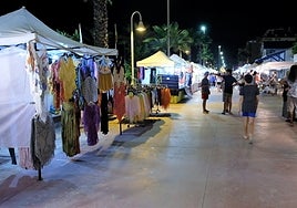 Imagen del mercadillo nocturno de Rincón de la Victoria.