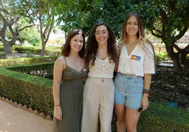 Marina Muñoz, Ana del Pino y Estefanía García, tres de las cuatro estudiantes de la UMA que viajaban en la lancha que naufragó el año pasado en Galápagos.