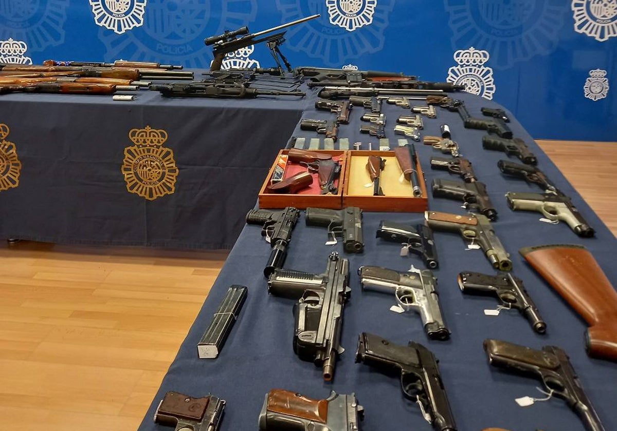 'Operación Rambo': más de medio centenar de armas en una casa abandonada de Estepona