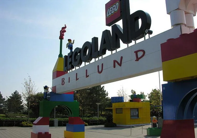 Entrada al parque de atracciones de Lego, el primero que abrió sus puertas.