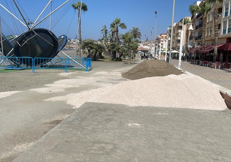 Imagen principal - Tres imágenes del estado que presentan las obras este miércoles en Rincón de la Victoria.